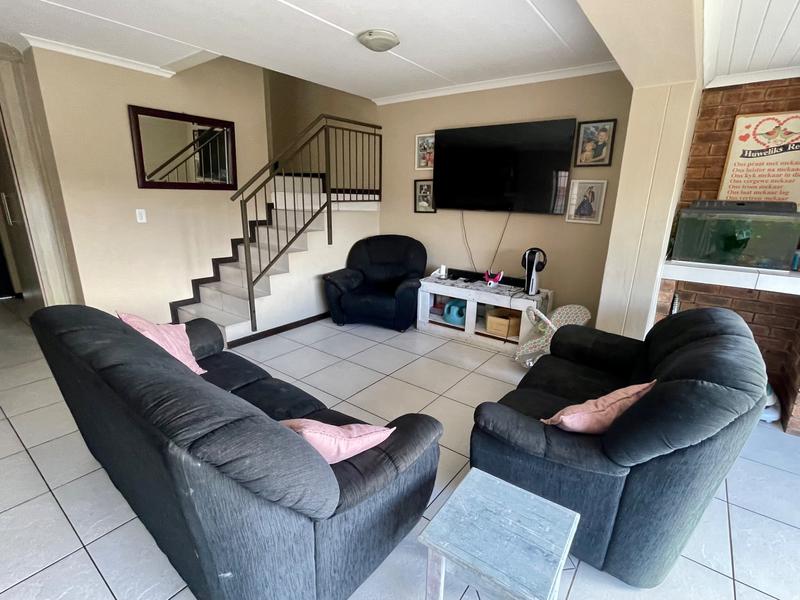 To Let 3 Bedroom Property for Rent in Protea Heights Western Cape